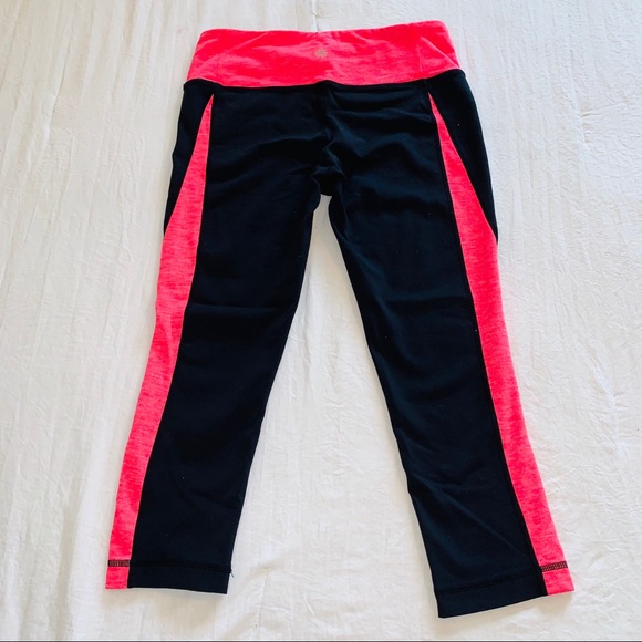 ATHLETA Splits Revelation Pink & Black Capri - Picture 5 of 7